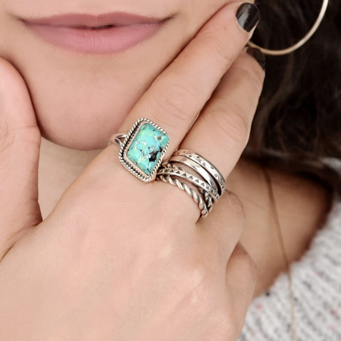 Vintage verzilverde ring met gelaagd lijnpatroon