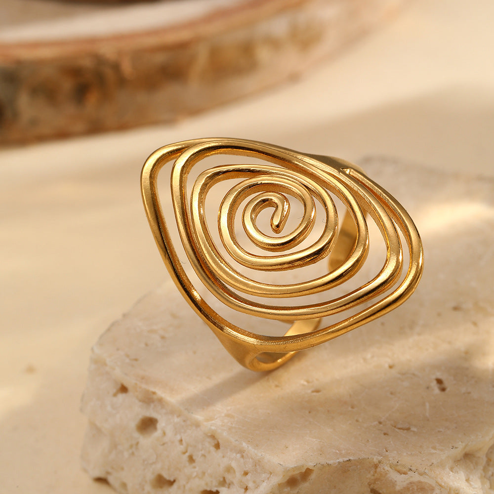 Vortex sculpturale goudkleurige spiraal statement ring