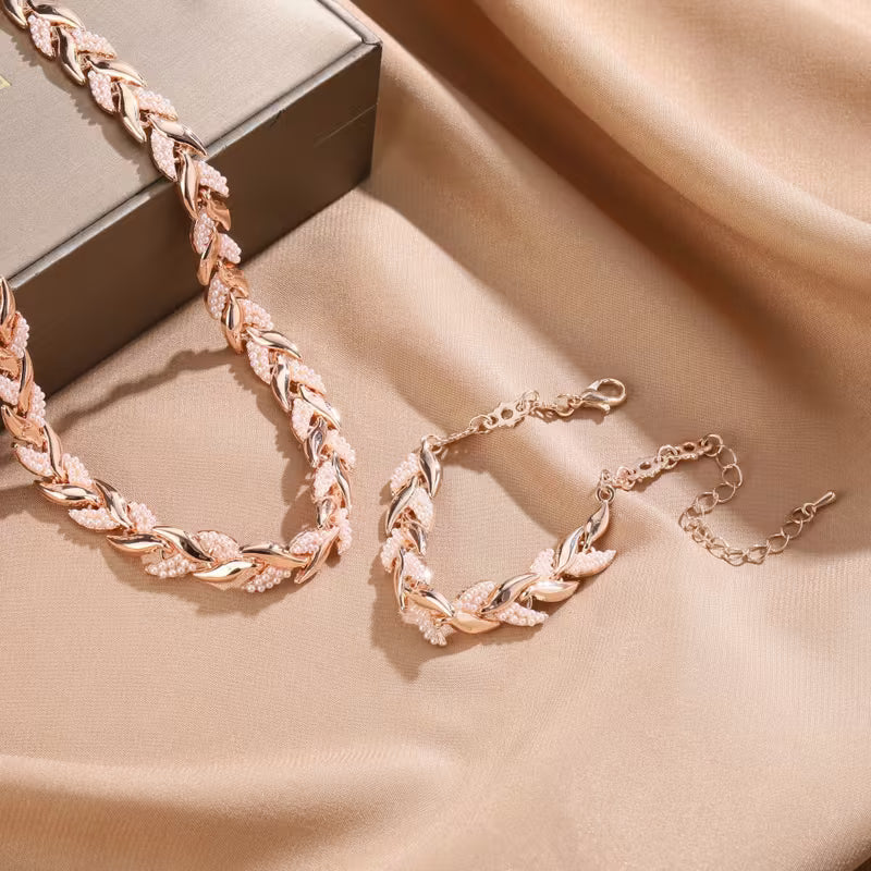 Rosé goudkleurige bladschakel ketting- en armbandset