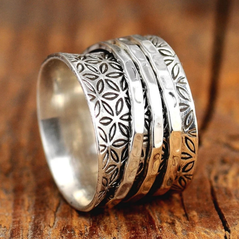 Vintage boho brede verzilverde bloemenring