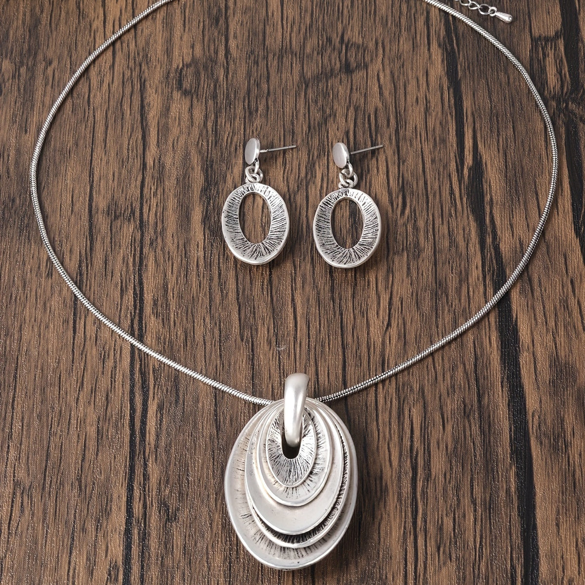 Vintage zilverkleurige gelaagde ketting- en oorbellenset