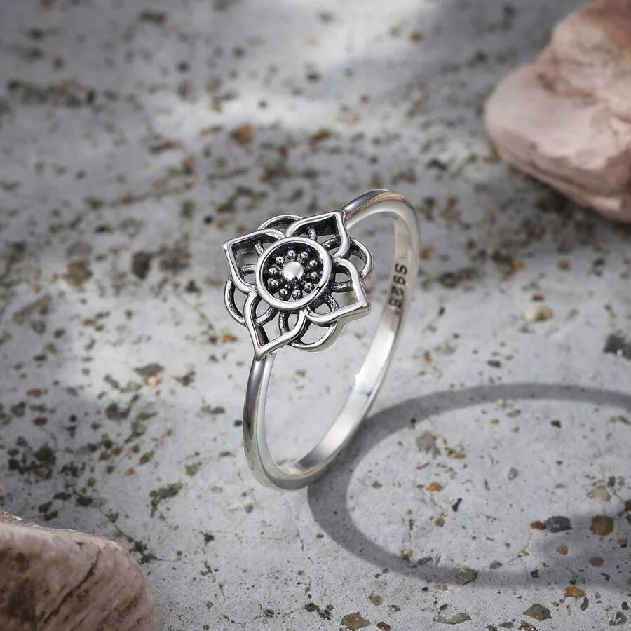 Elegant Vintage Silver Lotus Flower Ring