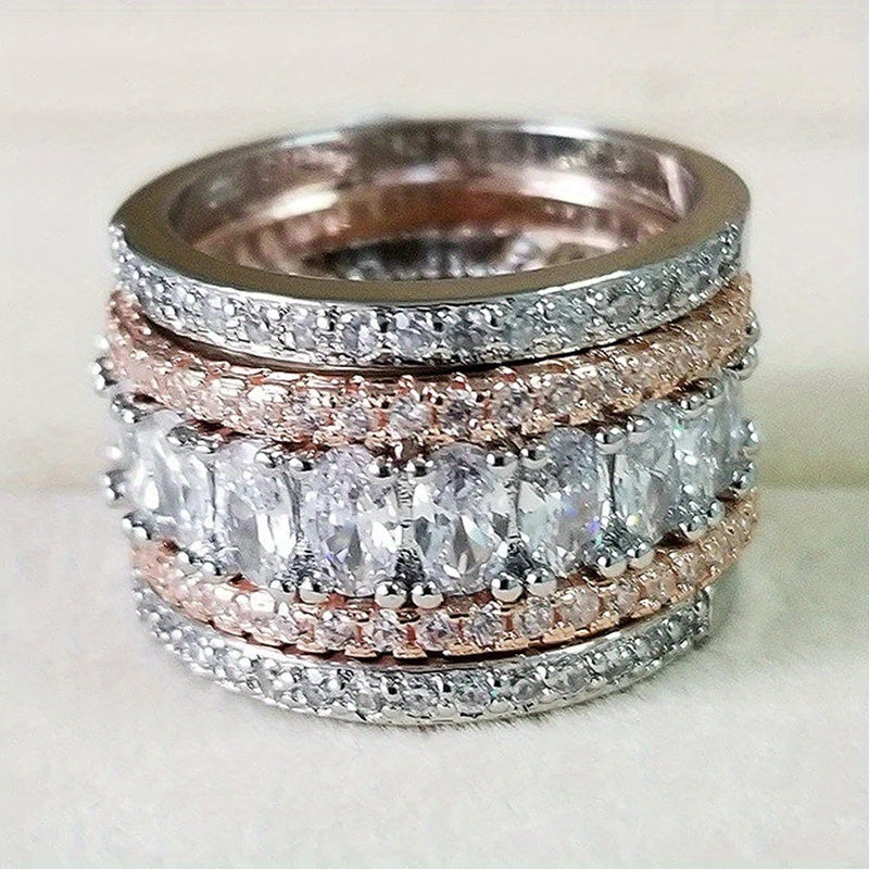 Elegante tweekleurige ring met brede band en glanzende zirkonia