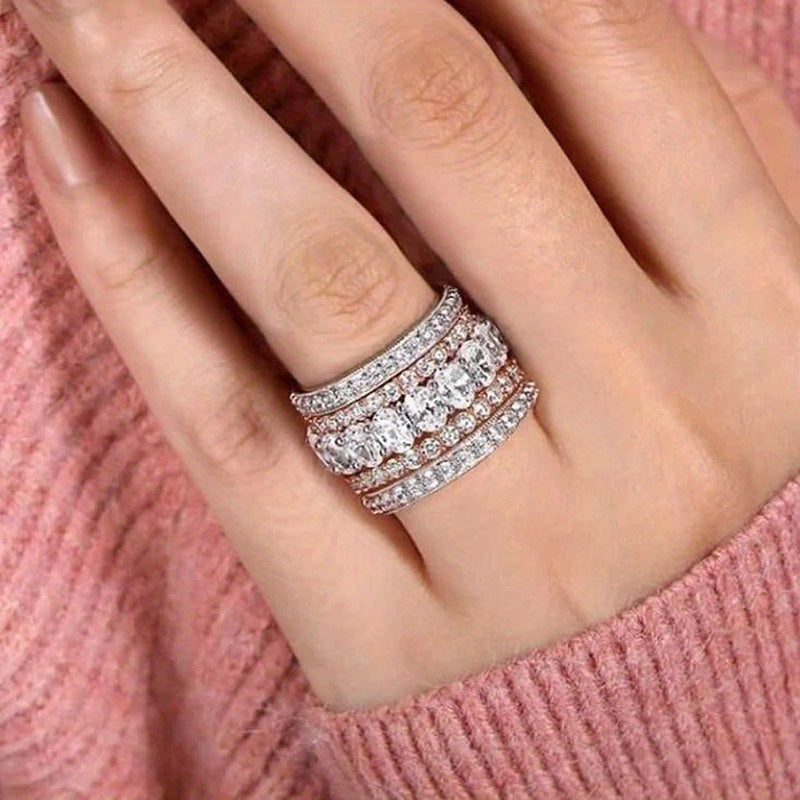 Elegante tweekleurige ring met brede band en glanzende zirkonia