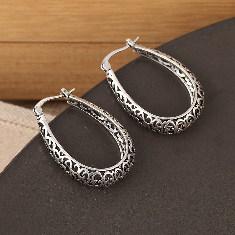 Elegante retro oorringen met krulmotief