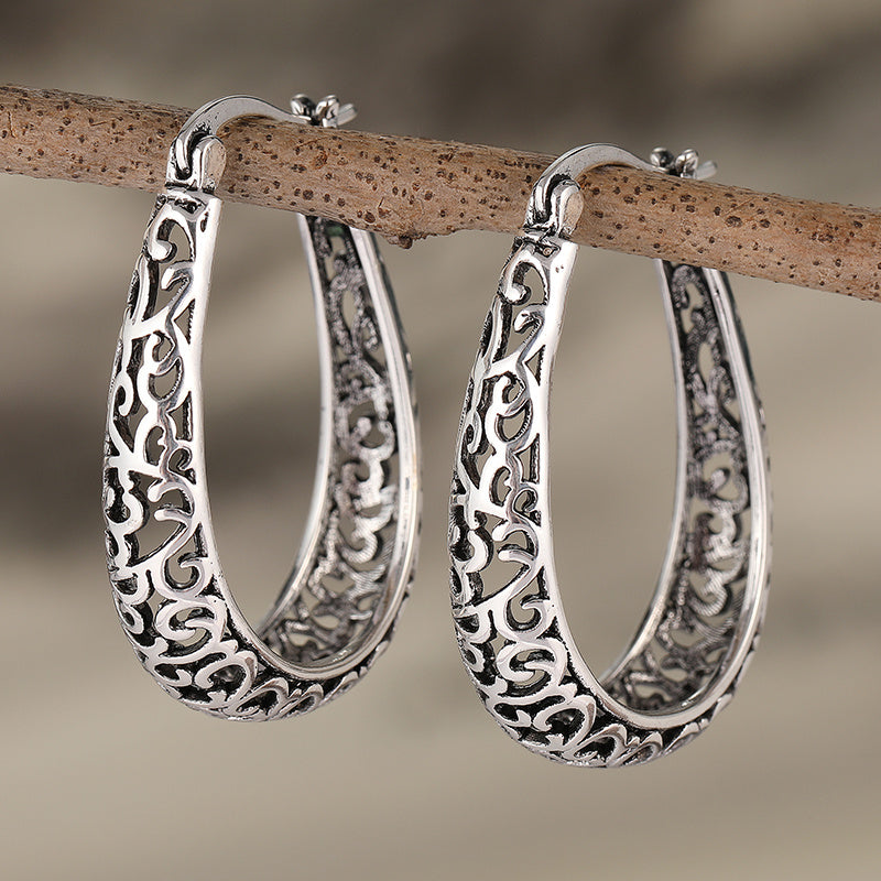 Elegante retro oorringen met krulmotief