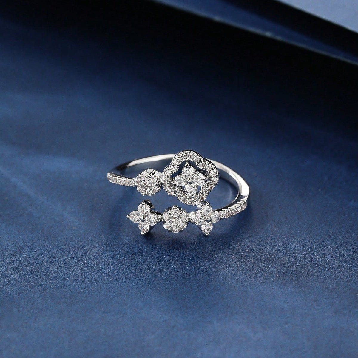 Elegante klassieke mini wikkelring met zirkonia ingelegde bloem