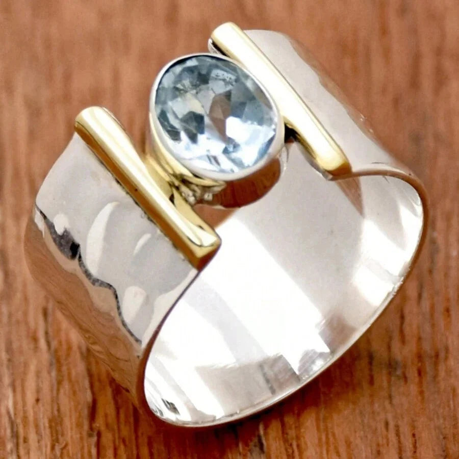 Elegante verzilverde retroring met blauwe zirkonia