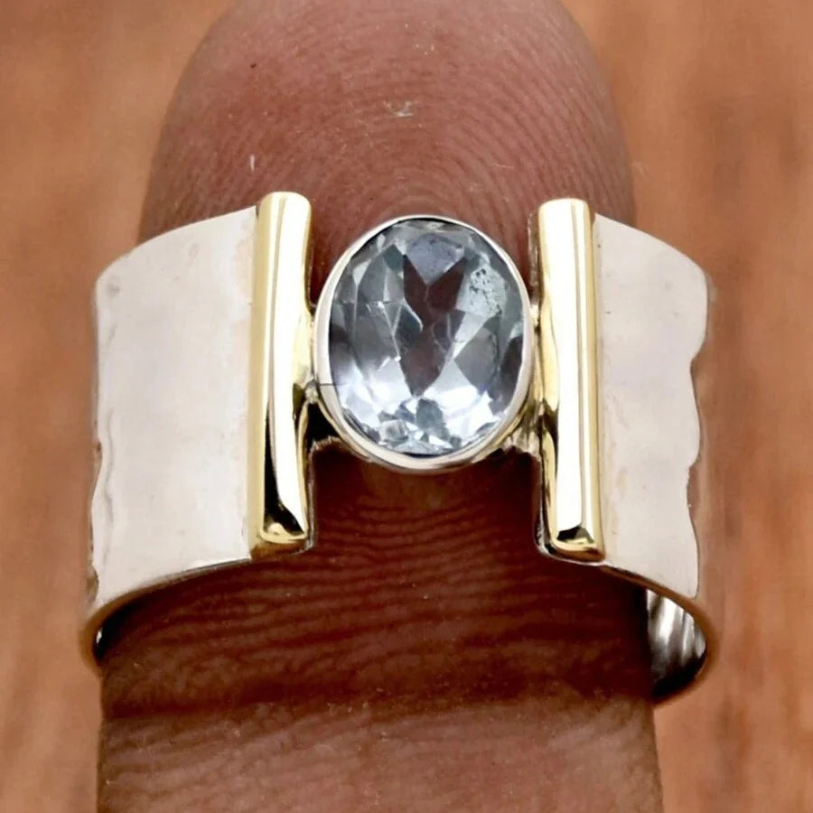 Elegante verzilverde retroring met blauwe zirkonia