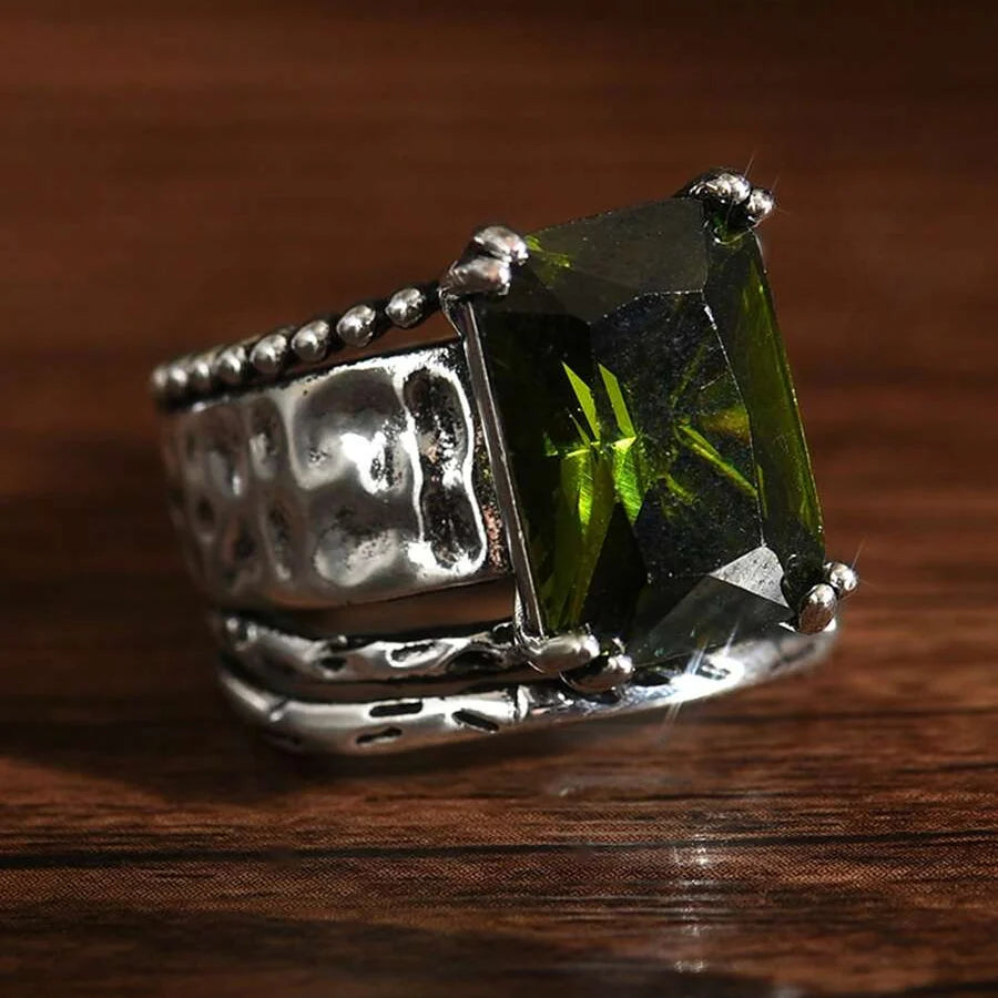 Vintage bohemien verzilverde ring met geometrisch geslepen zirkoon