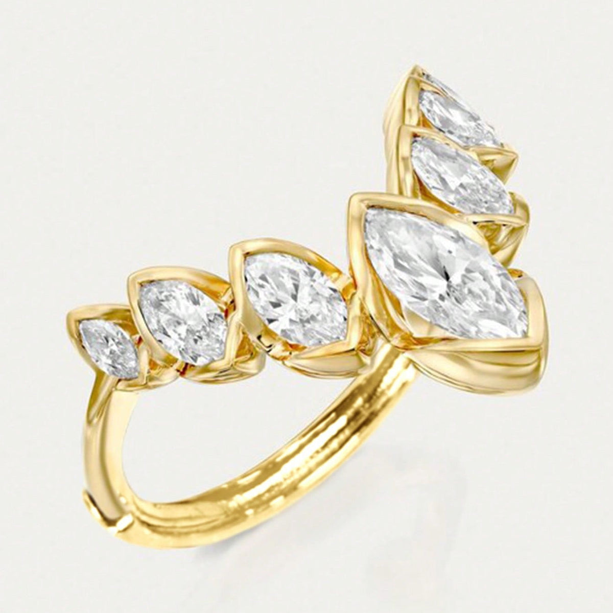 Geometrische V-vormige vergulde bloemblad ring met zirkonia steen