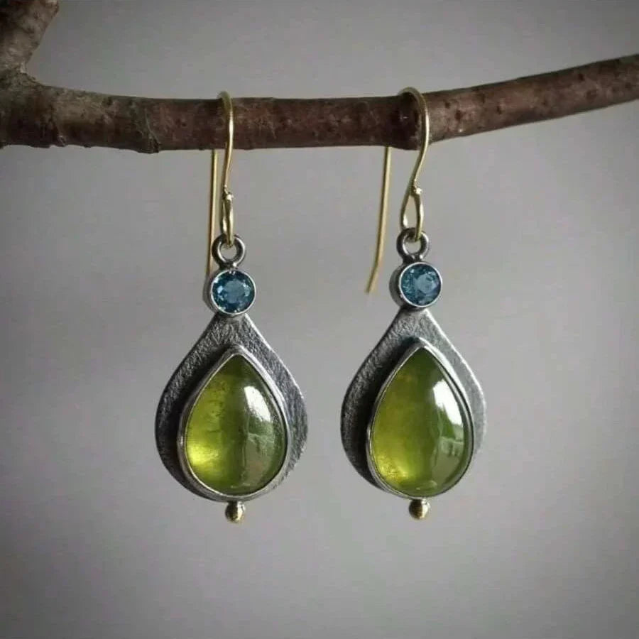 Vintage bohemien oorbellen met olijfgroene zirkonia kubus