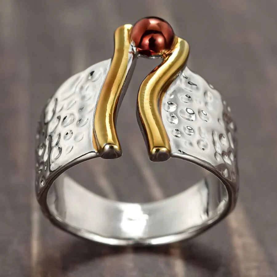 Elegante tweekleurige handgemaakte brede ring van gemengde metalen