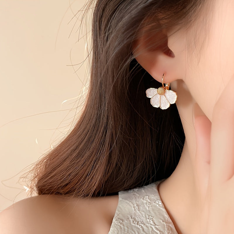 Elegante emaille oorhangers met vierbladige bloem