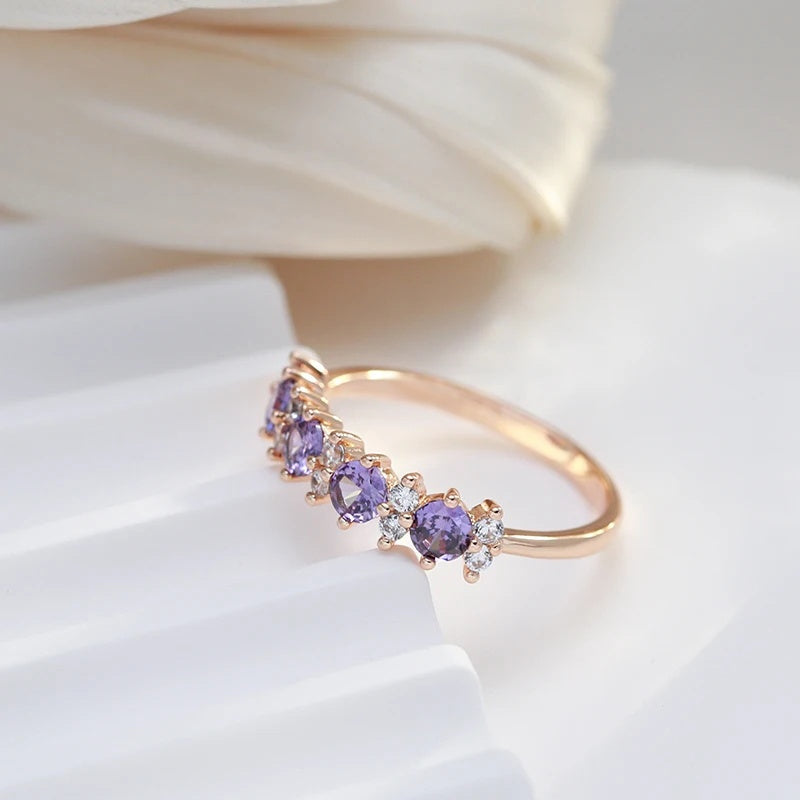 Elegante ring met paarse zirkonia en diamantaccent