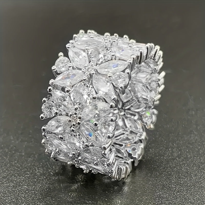 Stijlvolle brede diamantring met bloemencluster van zirkonia