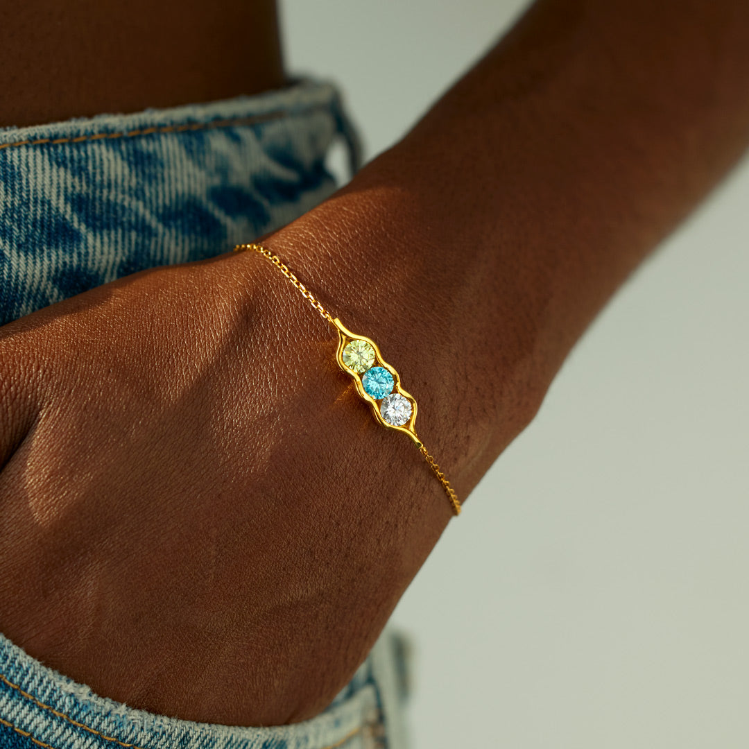 Gepersonaliseerde erwtjes in een peul geboortesteen armband