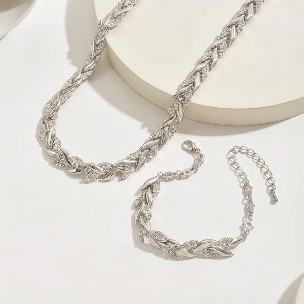 Zilverkleurige bladschakel ketting- en armbandset