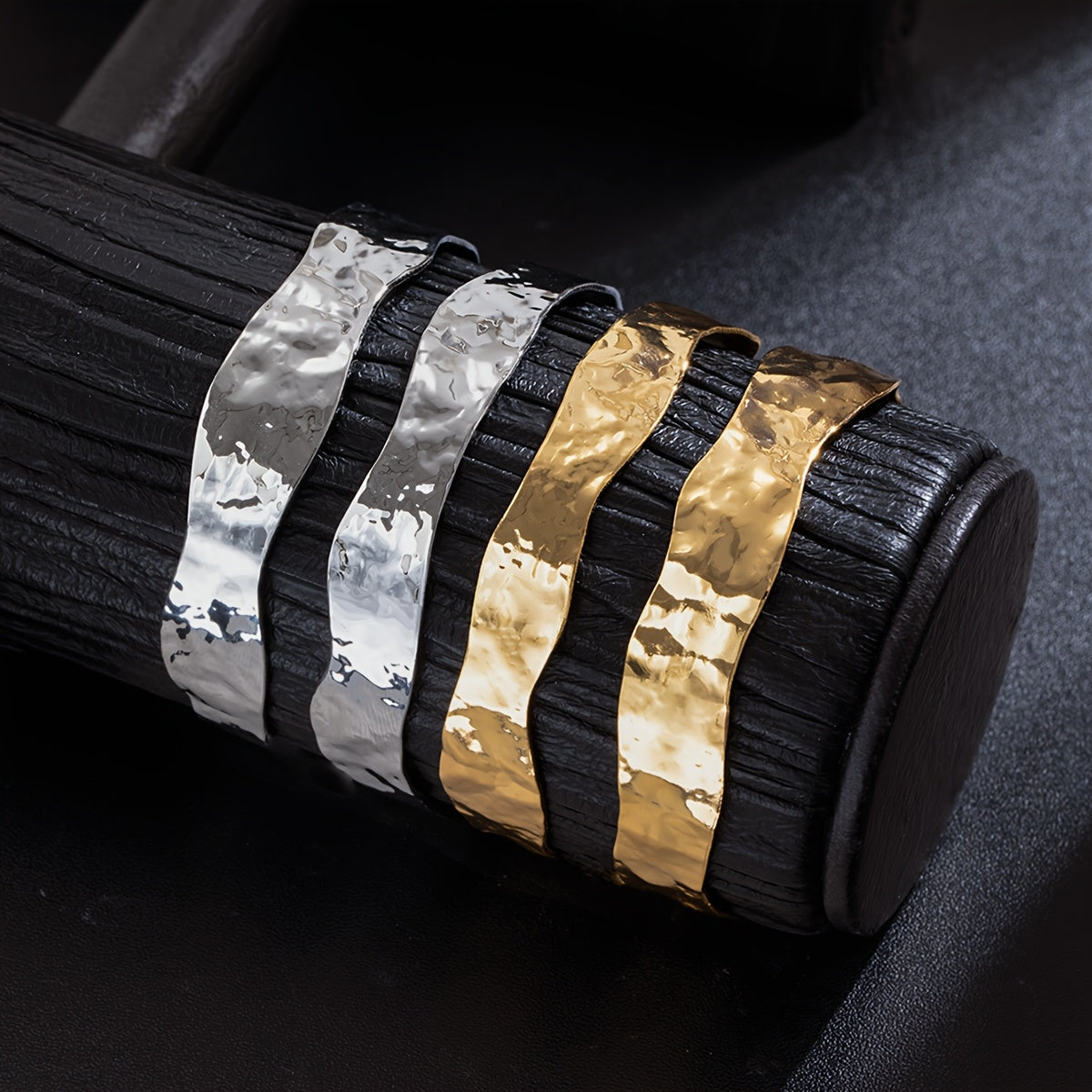 Vintage stijlvolle gehamerde brede slavenarmband