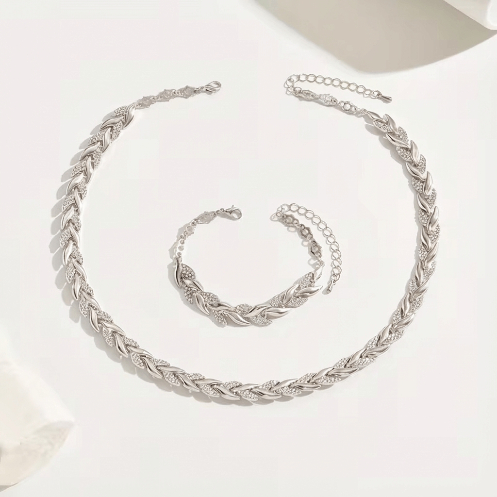 Zilverkleurige bladschakel ketting- en armbandset