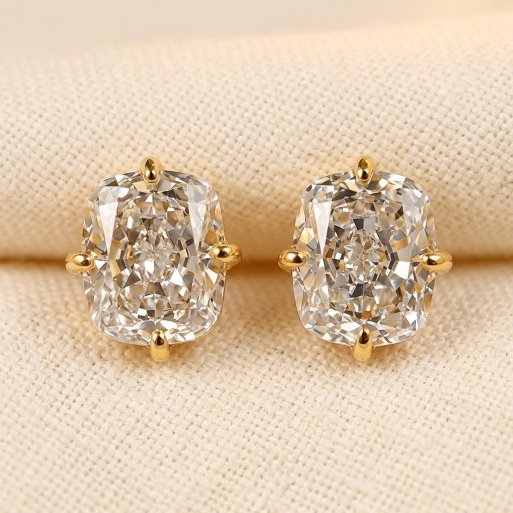 Diamanten oorknopjes met kussenslijpsel