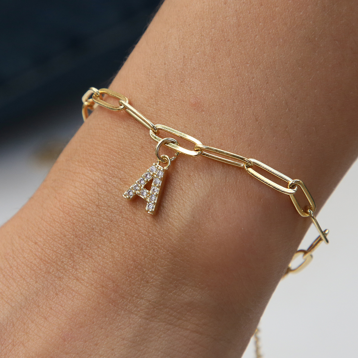Fijne paperclip armband met initiaal