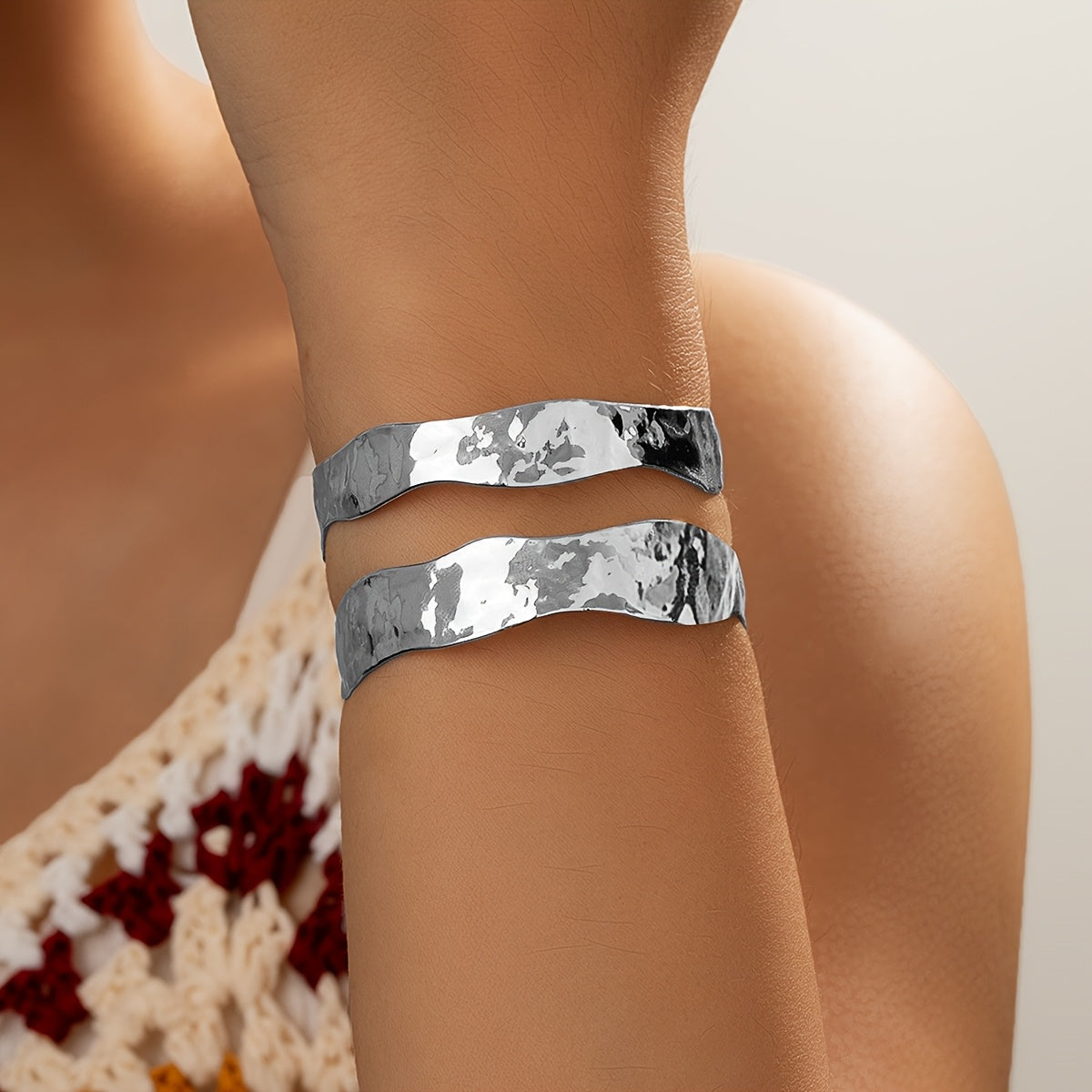 Punk metalen gehamerde geometrische open armband