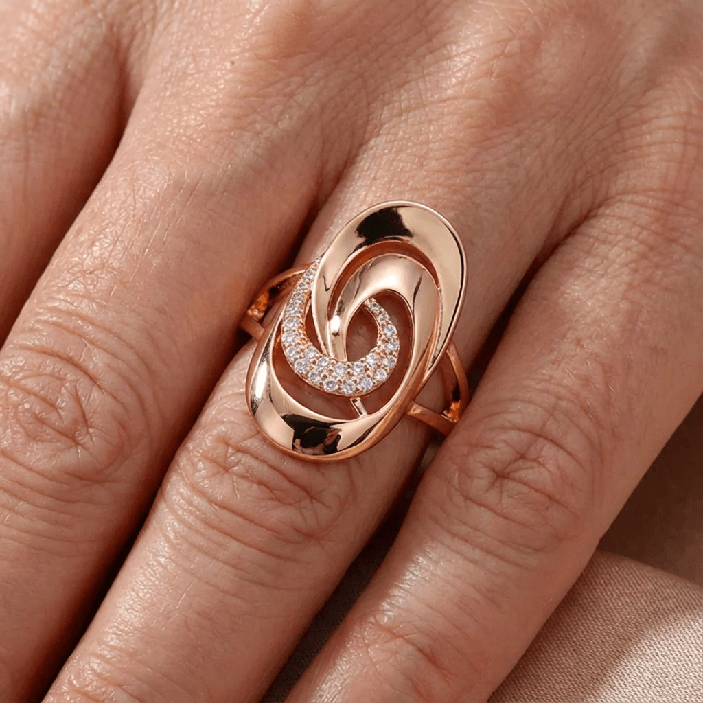 Elegante goudkleurige ring met zirkonia