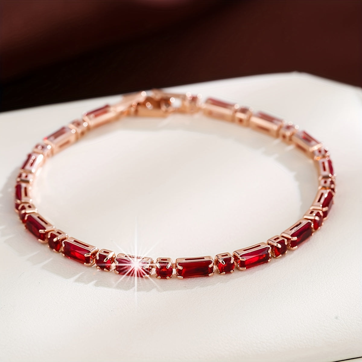 Elegante vintage vergulde armband met zirkonia en robijn