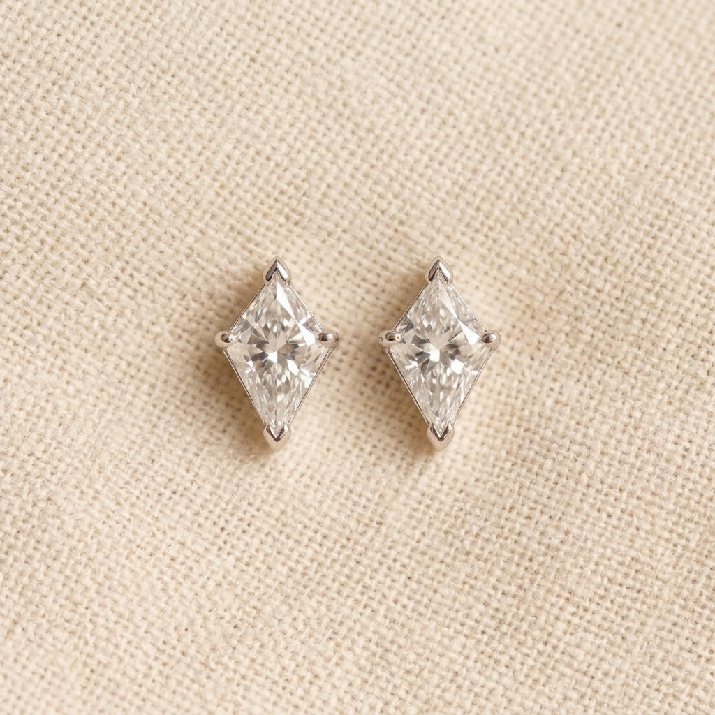 Oorknopjes met kite geslepen diamant