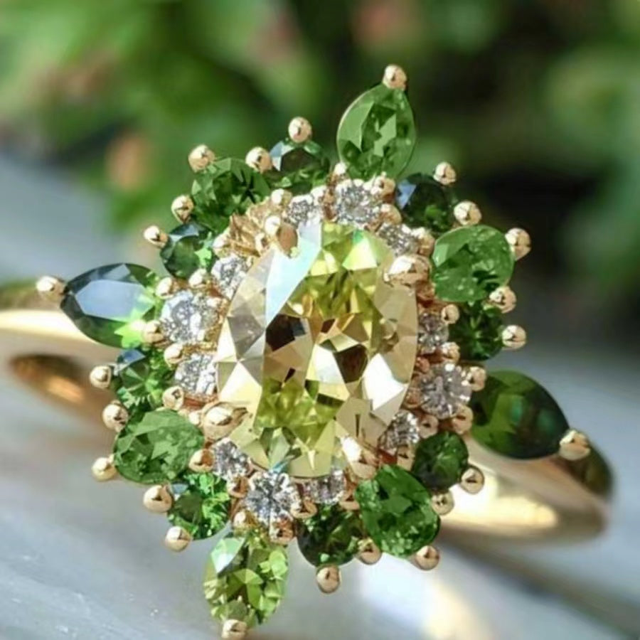Elegante vintage tweekleurige ring met groene zirkonia