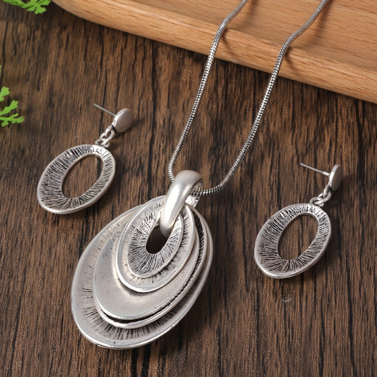 Vintage zilverkleurige gelaagde ketting- en oorbellenset