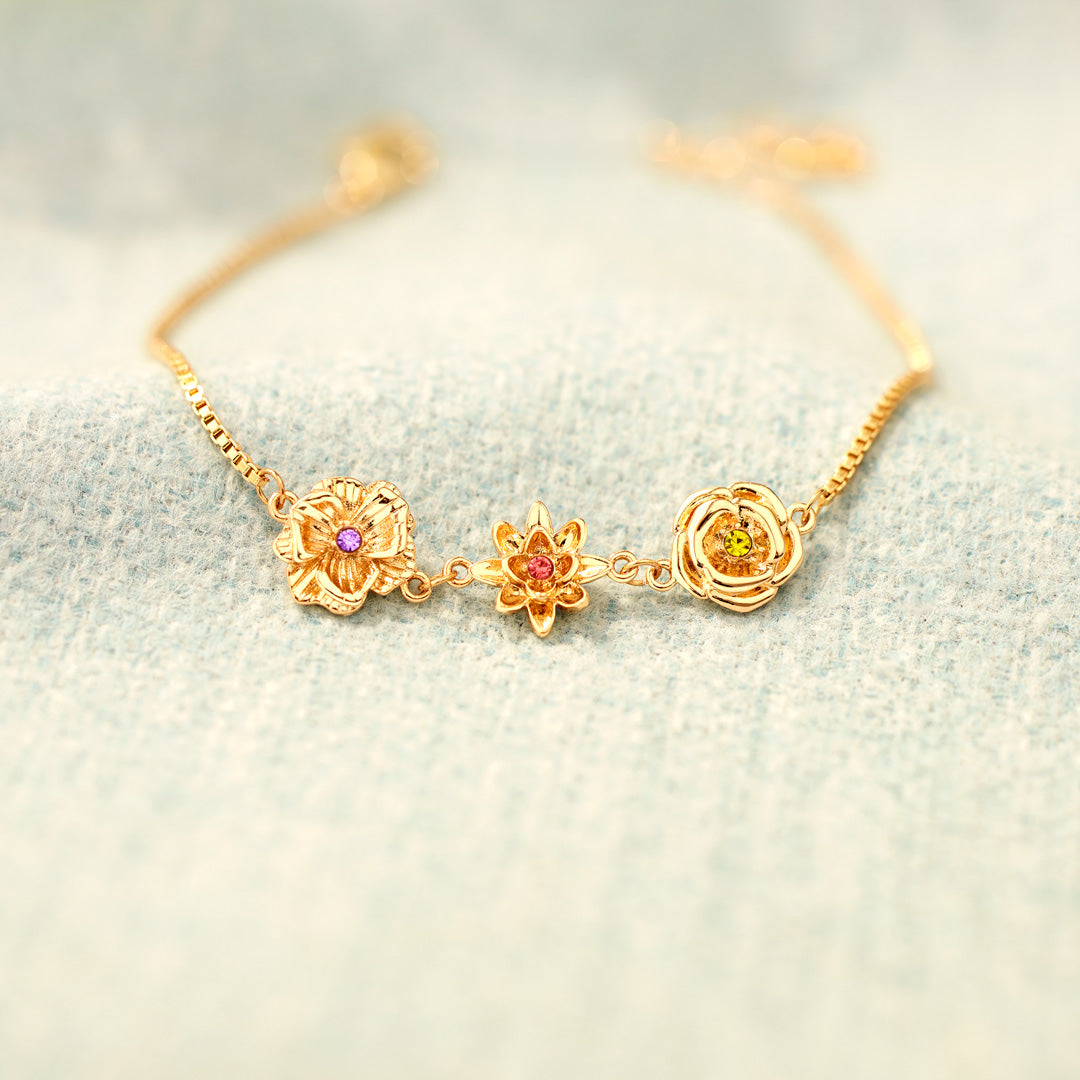 Gepersonaliseerde geboortebloem armband met driedimensionaal bloemendesign