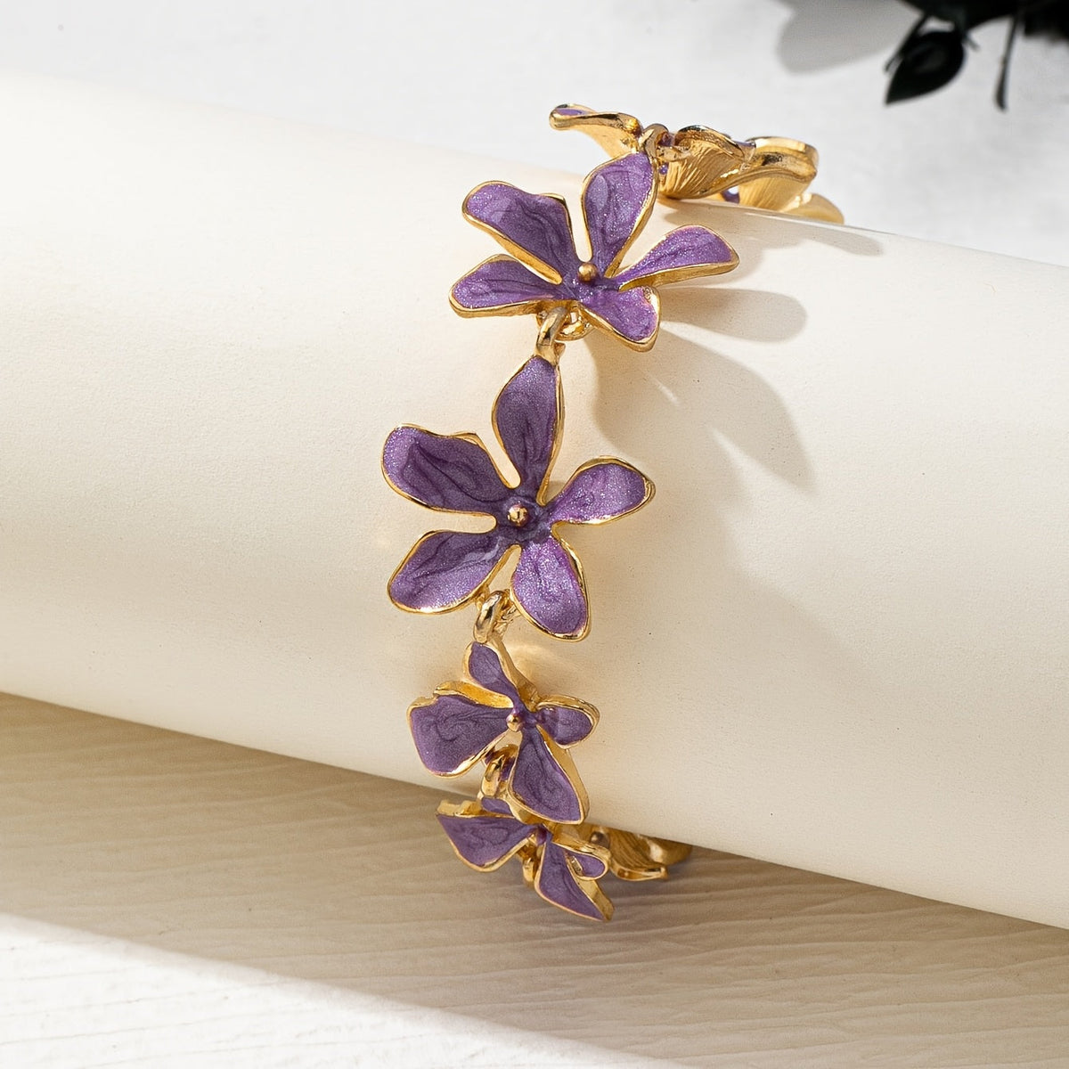 Vintage vergulde armband met paarse emaille bloemen