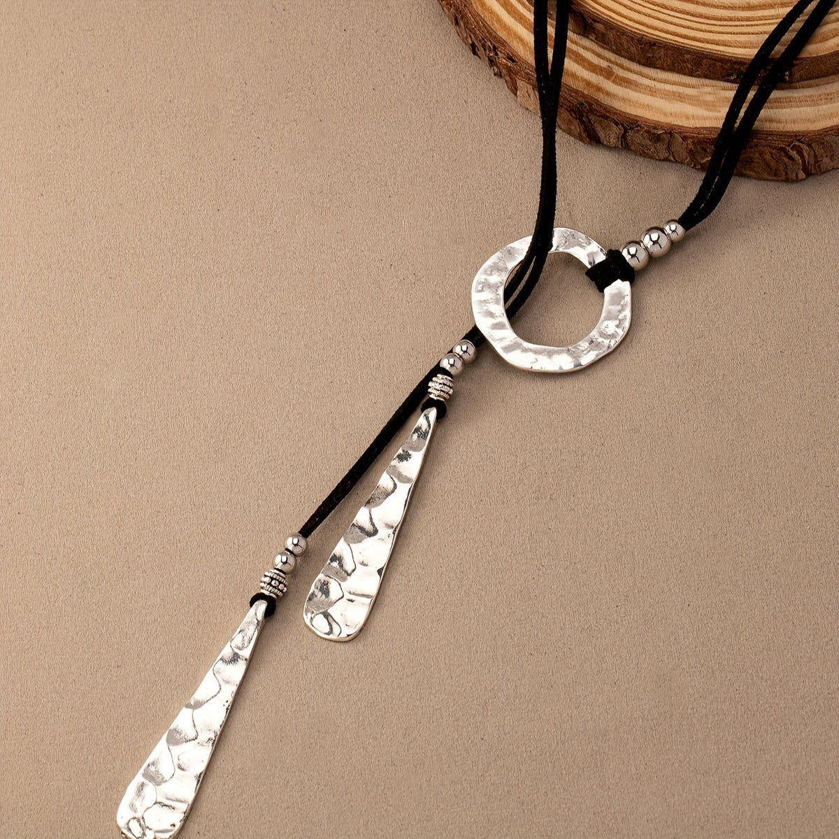 Western gehamerde zilverkleurige ketting met hanger