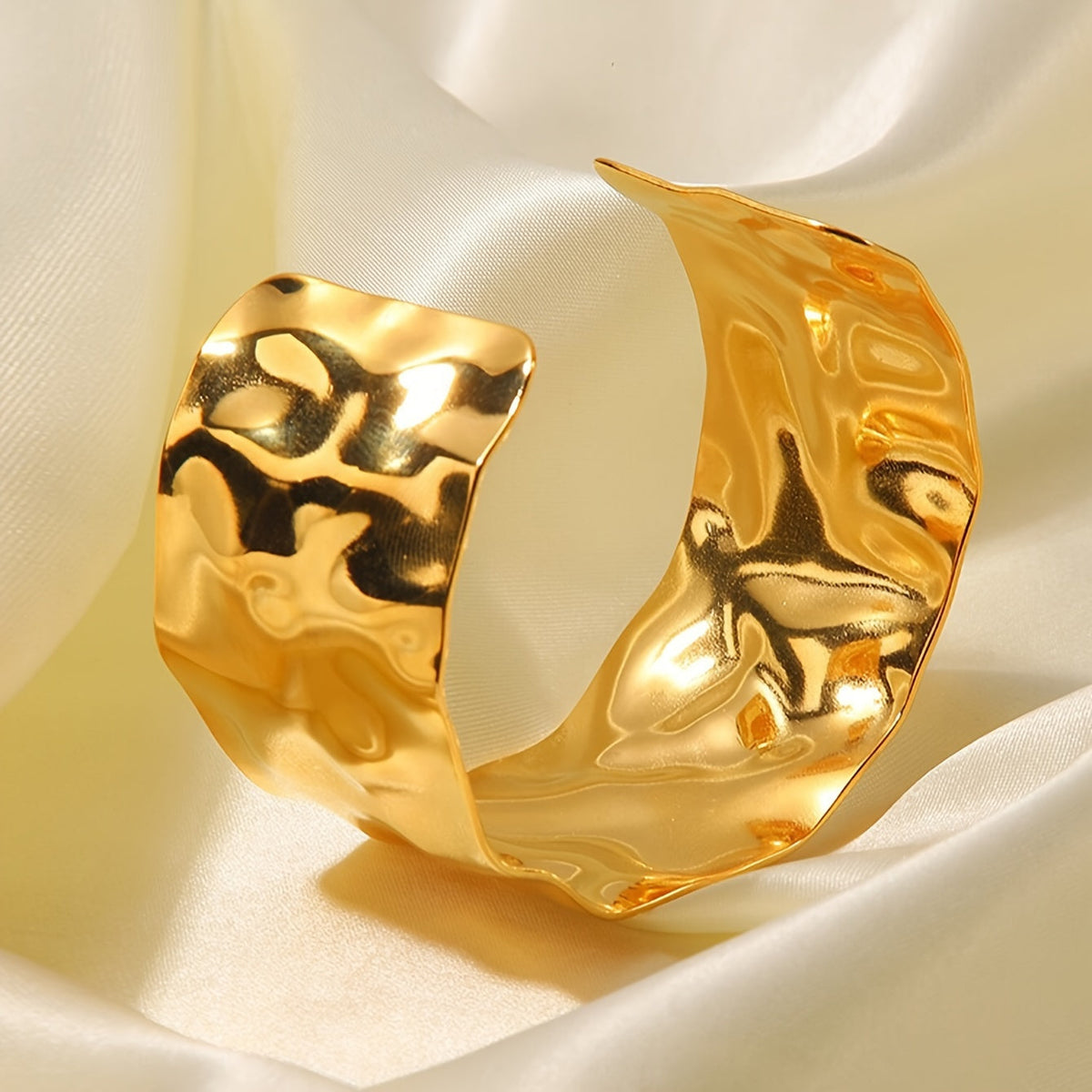 Elegante gepolijste sculpturale brede cuff armband
