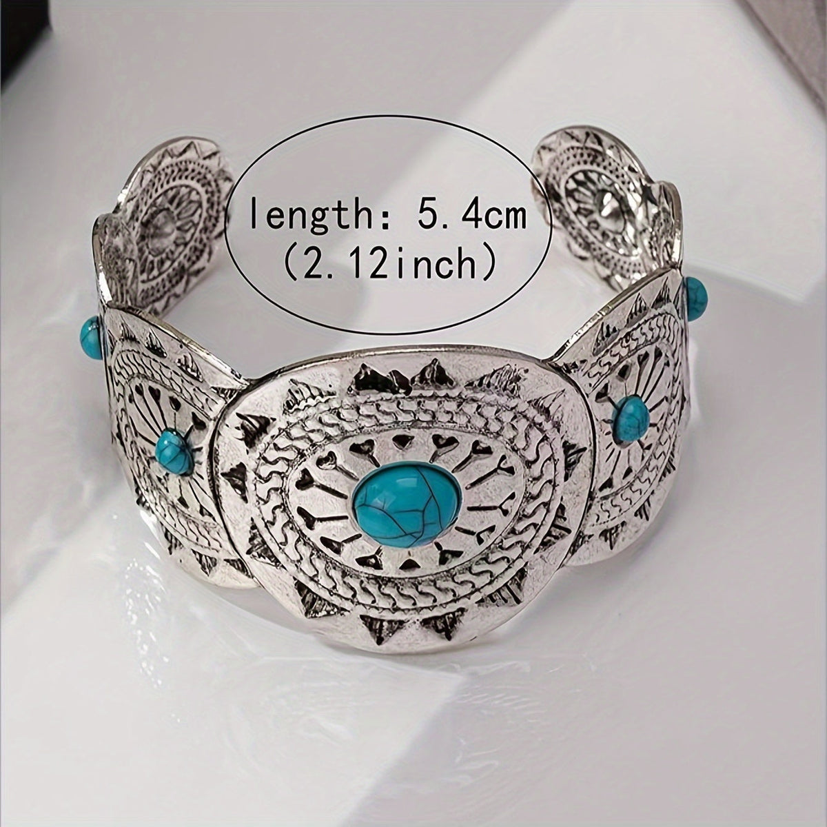 Vintage verzilverde cuff armband met gestempeld turkoois
