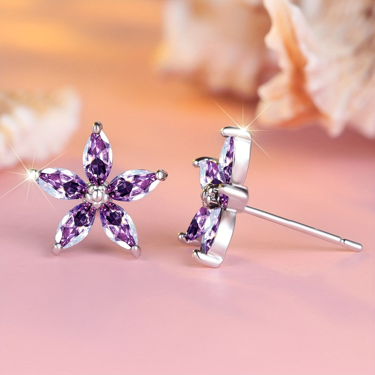 Elegante bloem oorknopjes met paarse zirkonia