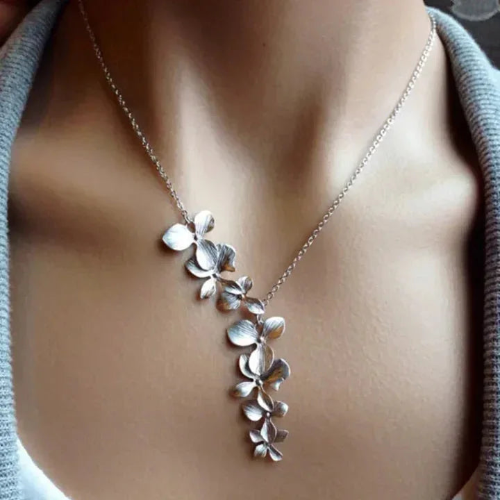 Vintage zilverkleurige bloemenketting