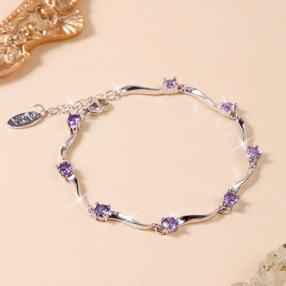 Elegante golvende paarse armband met synthetische zirkonia