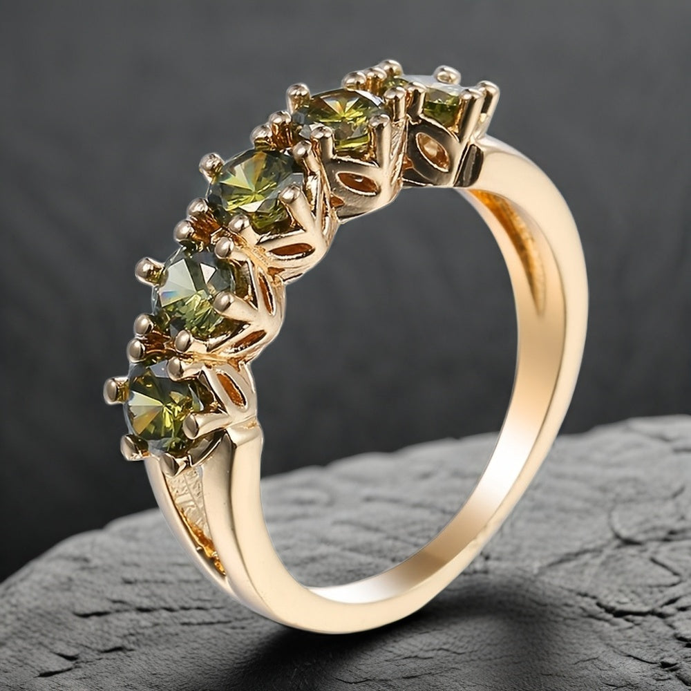 Vintage ring met olijfgroene zirkonia
