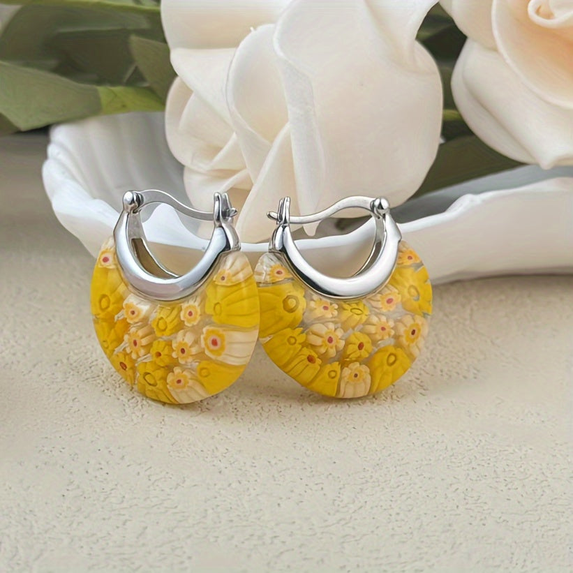 Vintage oorhangers met levendige glazen bloemkralen