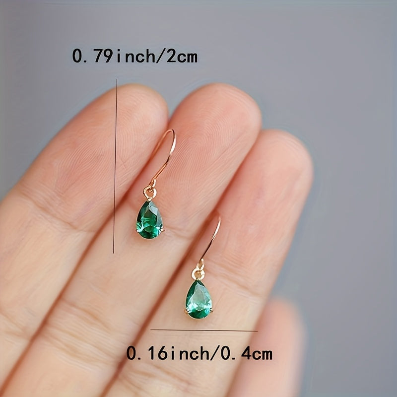 Elegante groene zirkonia oorbellen in barokke hofstijl