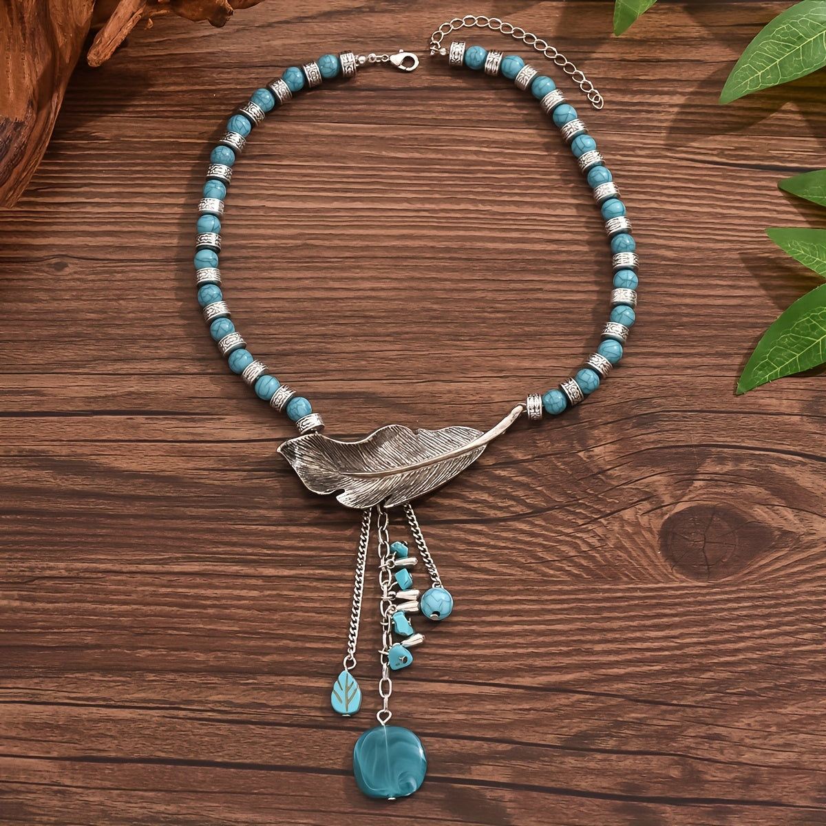 Vintage bohemien ketting met turkooizen kralen en bladhanger