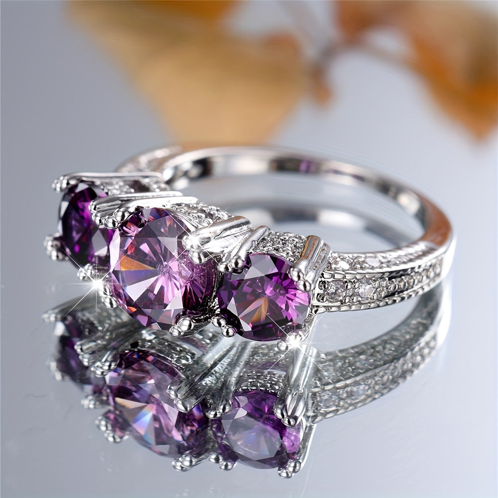 Vintage ring met drie ronde paarse zirkonia's
