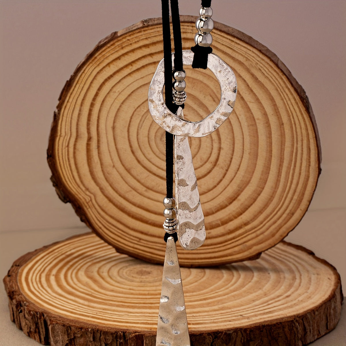 Western gehamerde zilverkleurige ketting met hanger