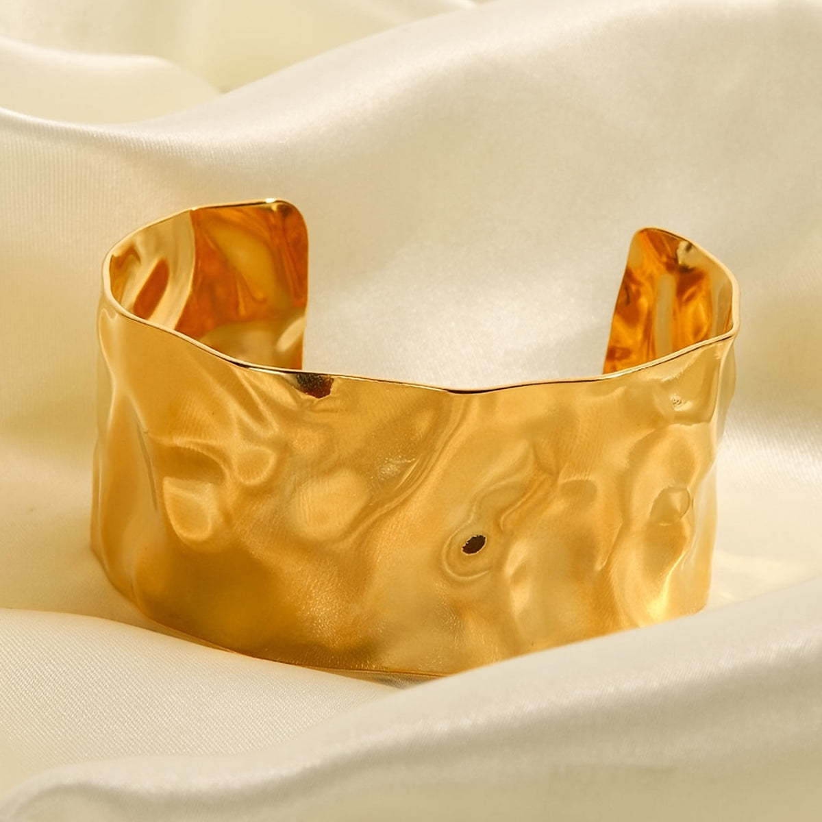 Elegante gepolijste sculpturale brede cuff armband