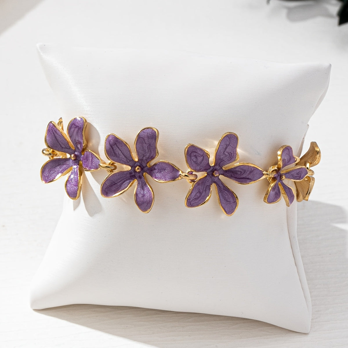 Vintage vergulde armband met paarse emaille bloemen