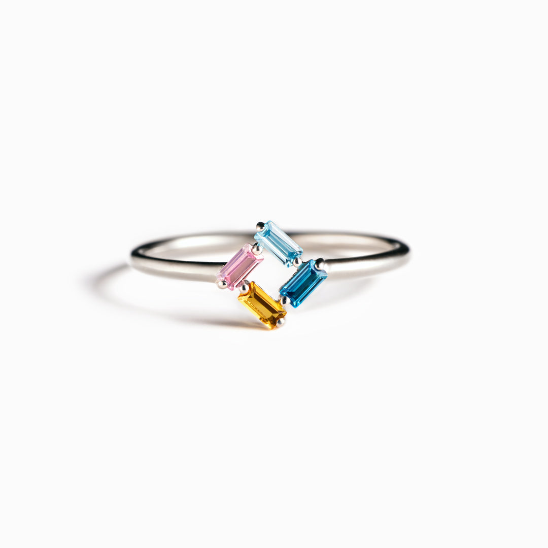 Gepersonaliseerde ring met baguette geboortestenen