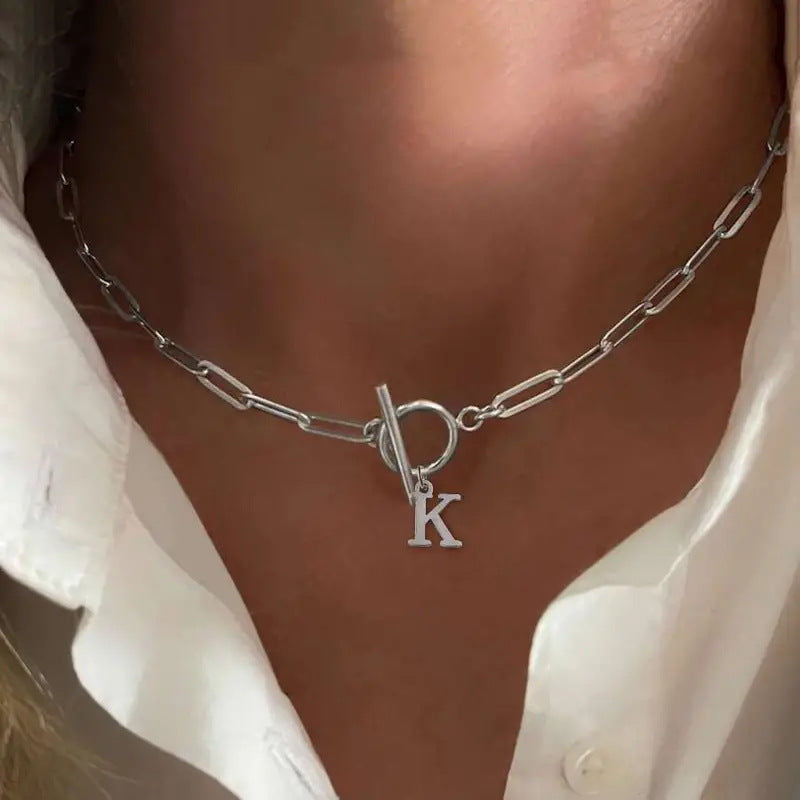 Paperclip initiaal ketting met ronde knevelsluiting